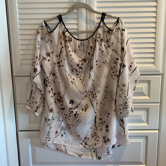 Cold shoulder floral blouse - Picture 11 of 13
